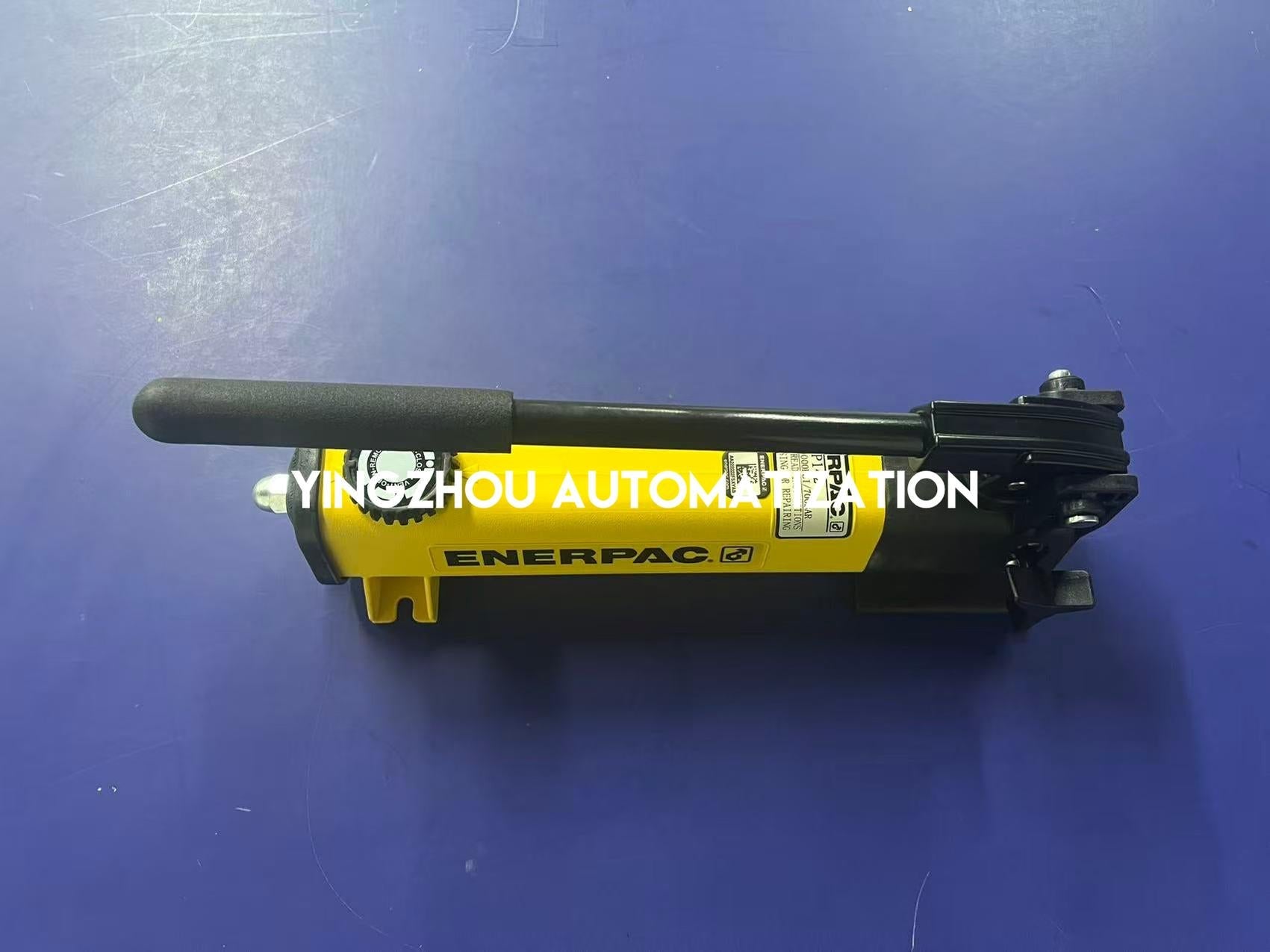Enerpac P142 Lightweight Hydraulic Hand Pump | 10,000 PSI | Two-Speed | 20 in³ Usable Oil-vezhoo