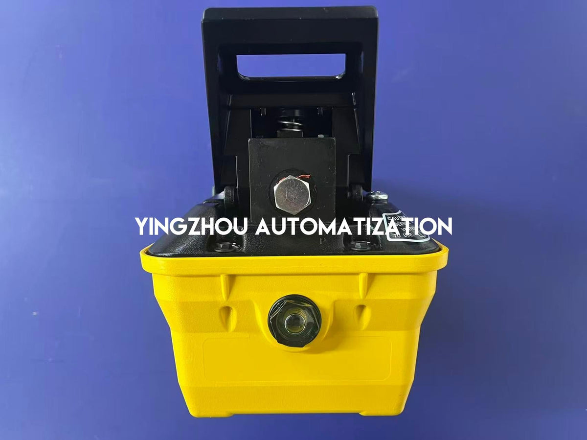 Enerpac PATG1102N Turbo II Air Hydraulic Foot Pump | 10,000 psi, 127 in³ Oil-vezhoo